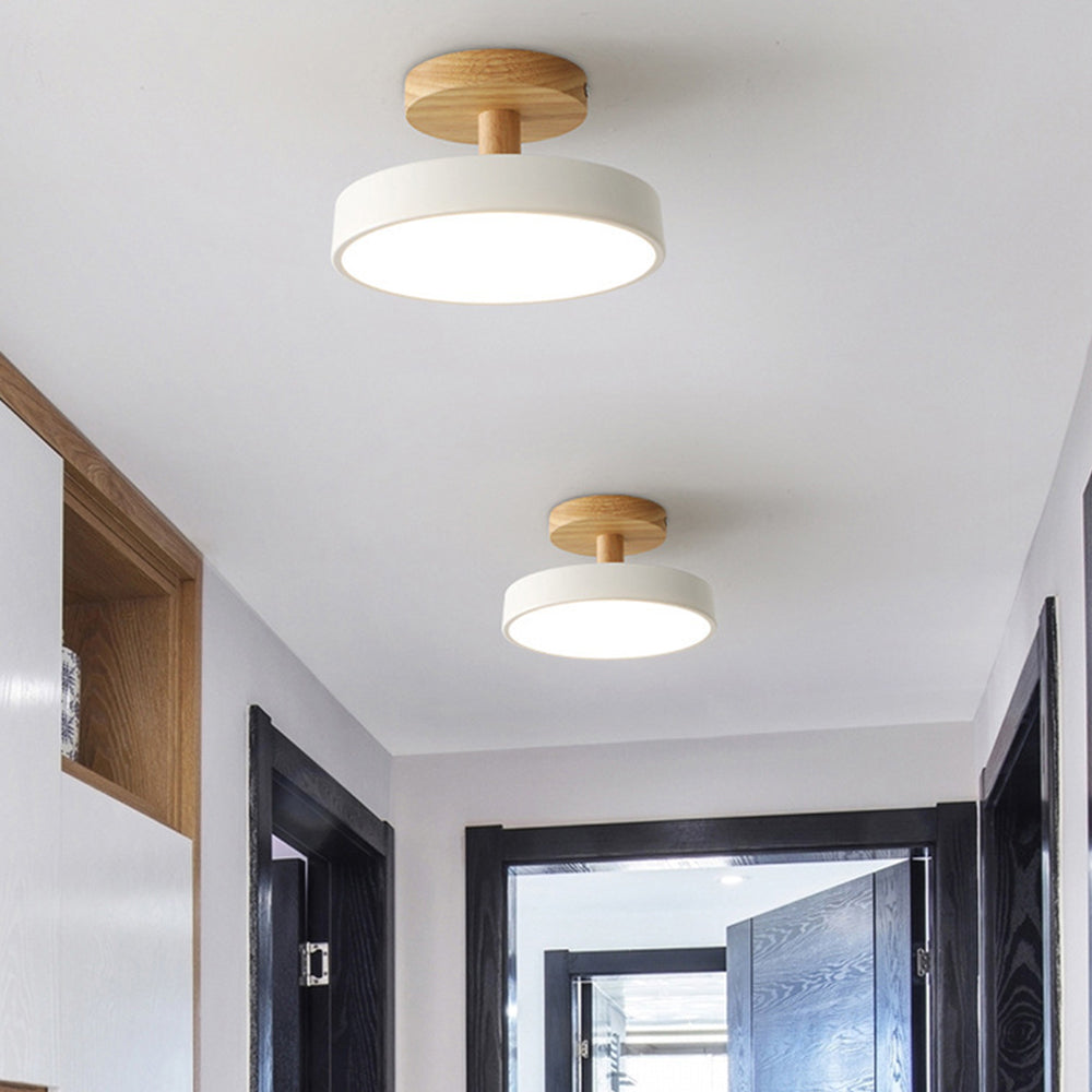 Rund LED loftlampe træ og metal delvist planforsænket