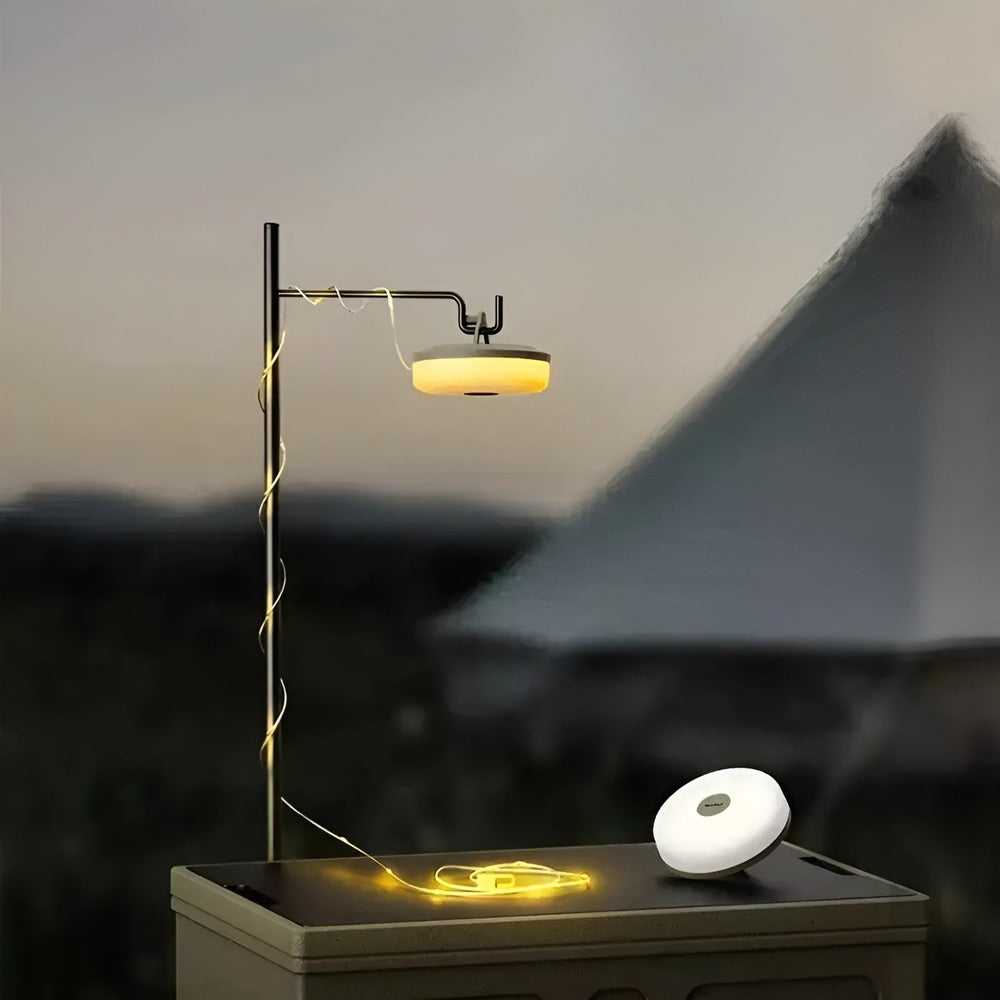 Rund bærbar lampe med flad lysskive og aftagelig base og drejeknap