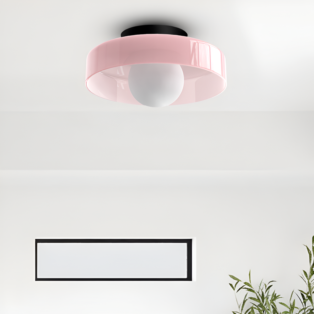 Rund loftslampe i glas med opal glaskugle