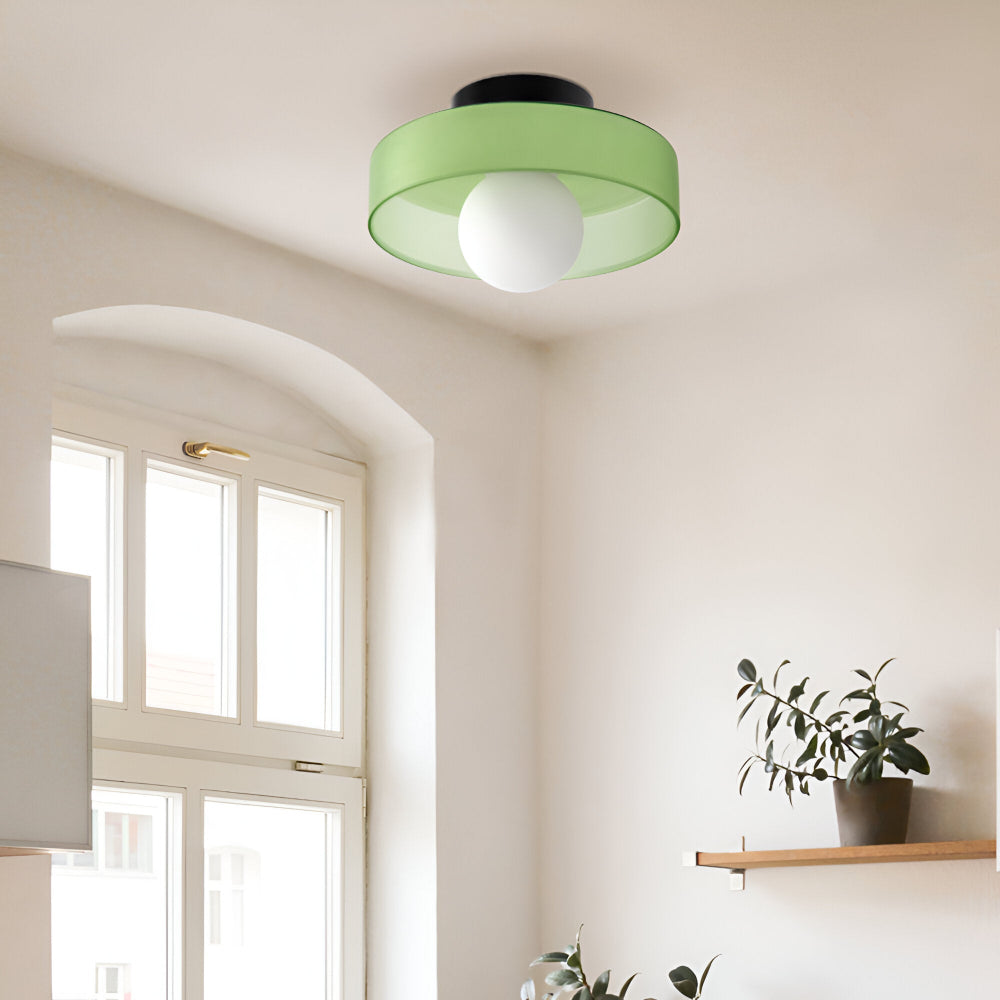 Rund loftslampe i glas med opal glaskugle