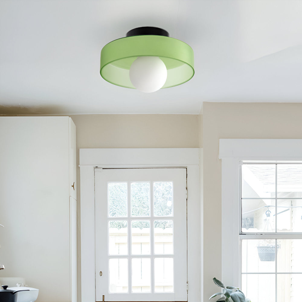 Rund loftslampe i glas med opal glaskugle