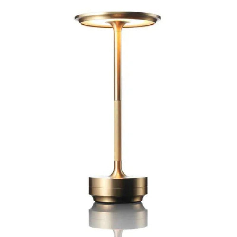 Skive bordlampe i messingdesign med flad skiveformet top og nedadvendt lyseffekt