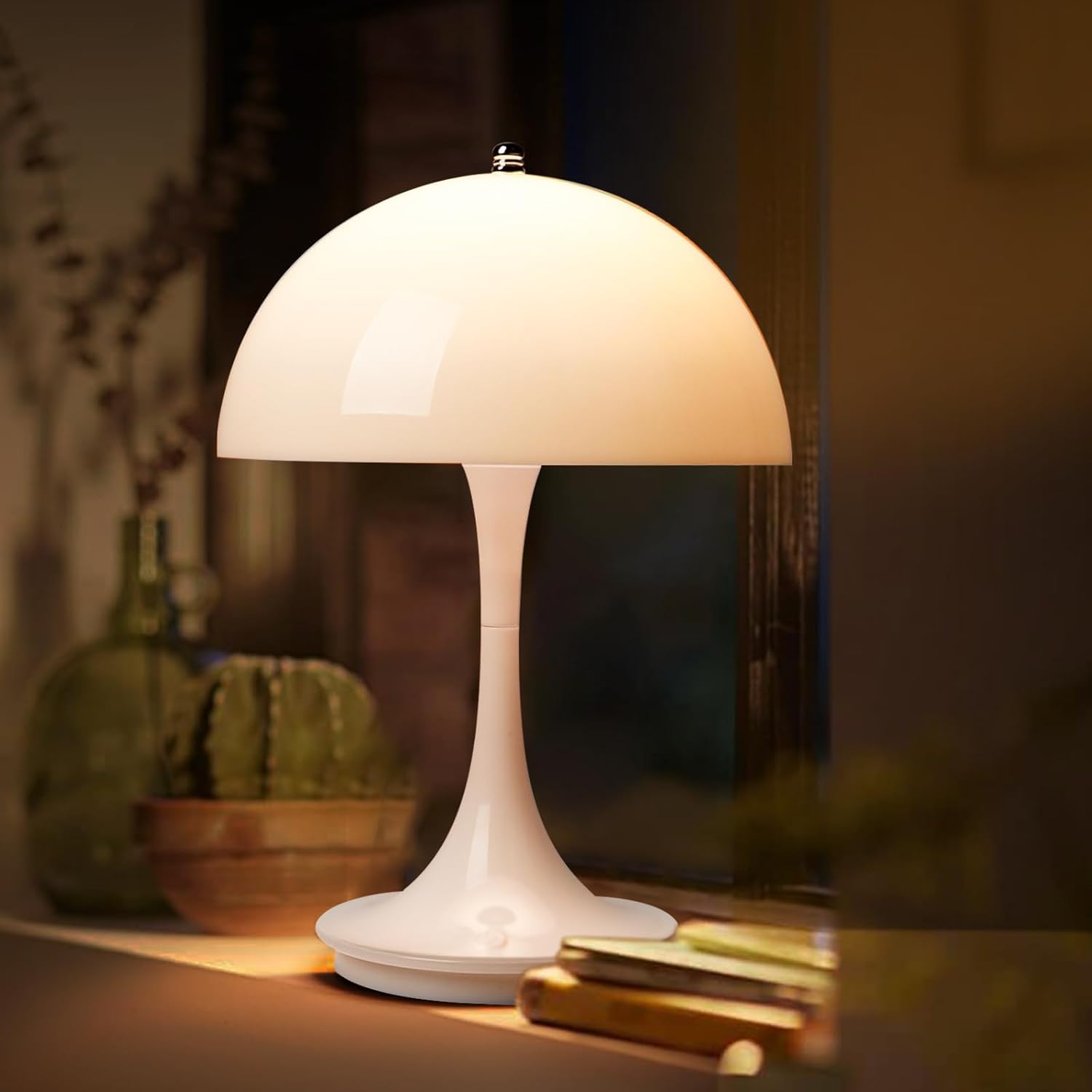 Trådløs LED-bordlampe med kuppelskærm