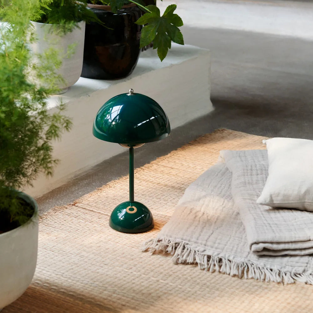 Trådløs bordlampe med kuppelskærm dæmpbar LED i retro skandinavisk design til stue eller soveværelse