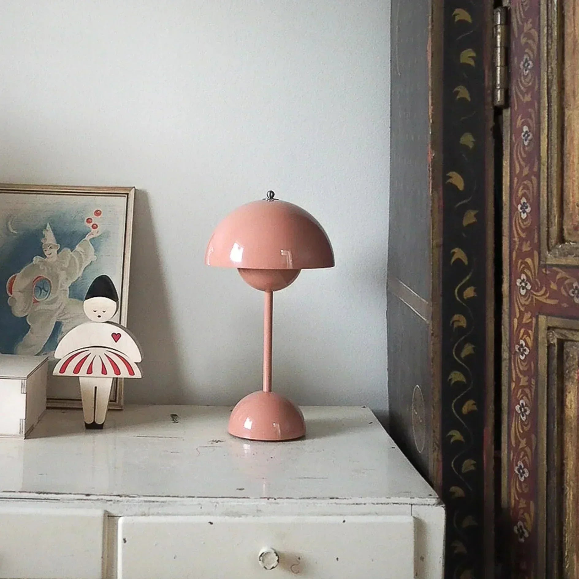 Trådløs bordlampe med kuppelskærm dæmpbar LED i retro skandinavisk design til stue eller soveværelse
