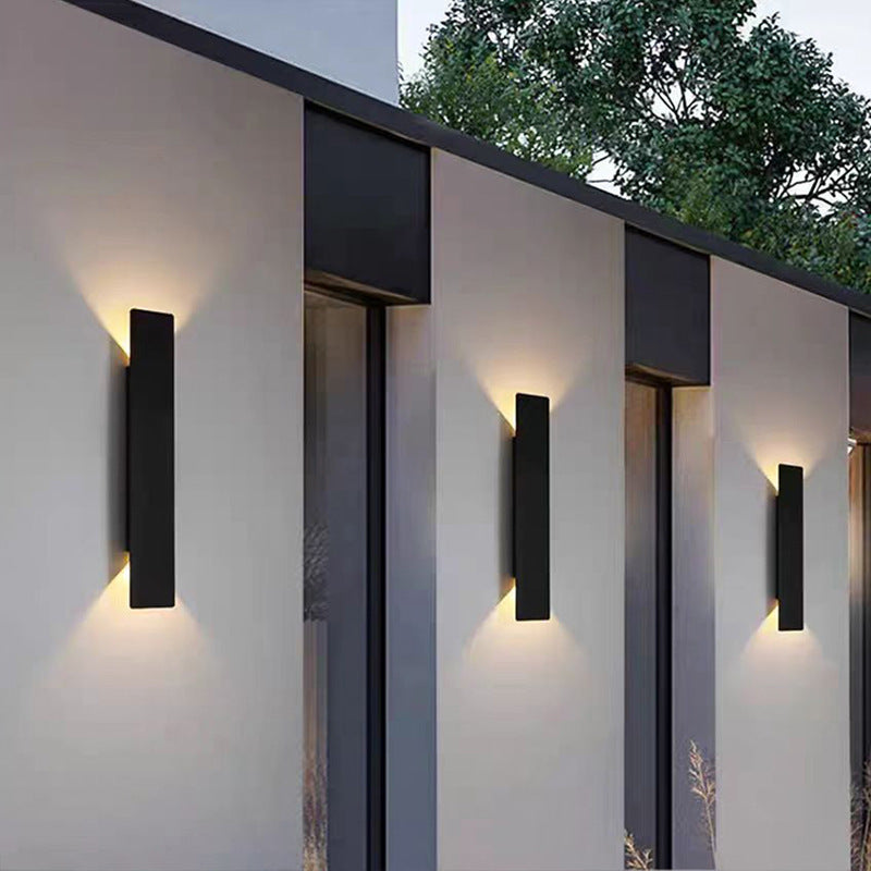 Outdoor LED wall lamp with vertical up and down light