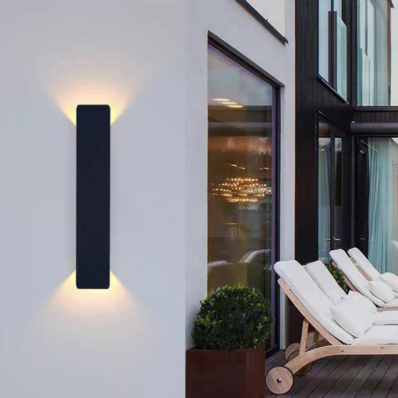 Outdoor LED wall lamp with vertical up and down light