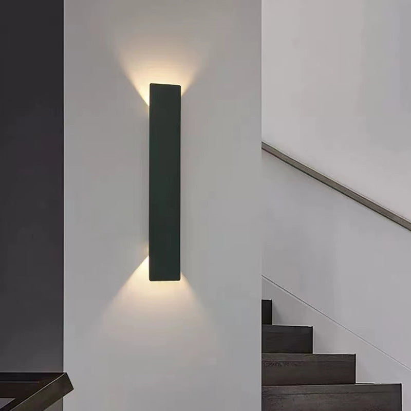 Outdoor LED wall lamp with vertical up and down light