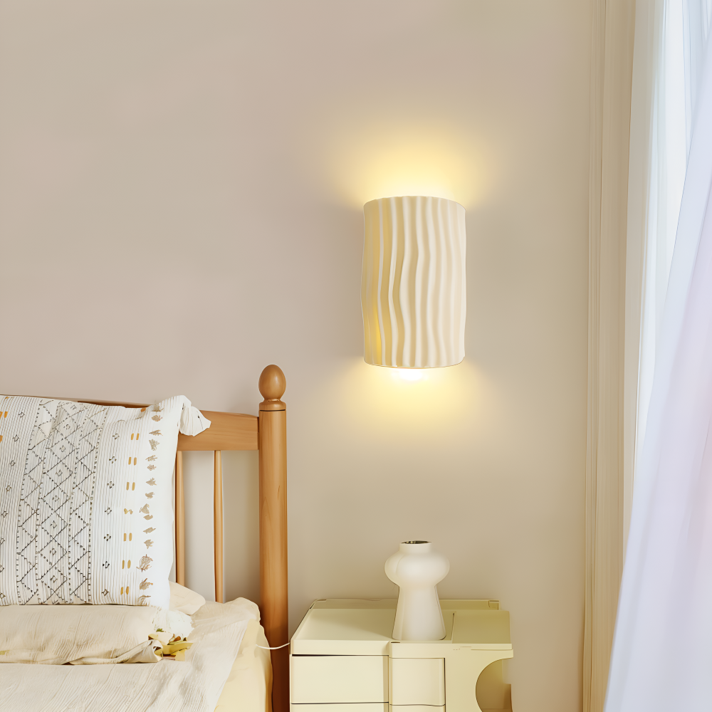 Væglampe med bølge og åben top og bund